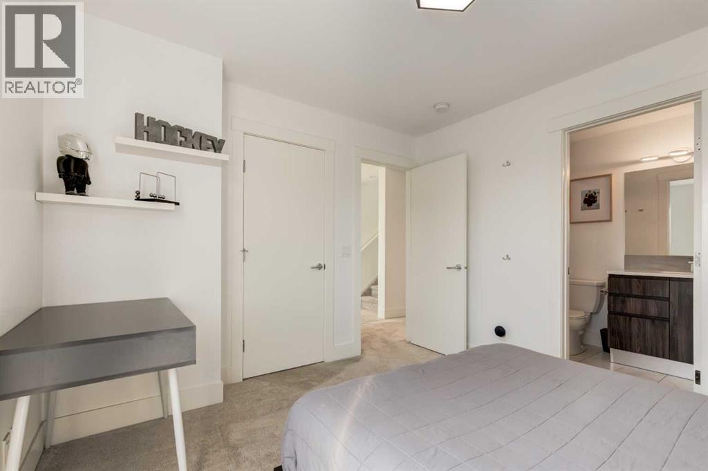 Single Family House for Sale in  Hendon Place NW Highwood Calgary 