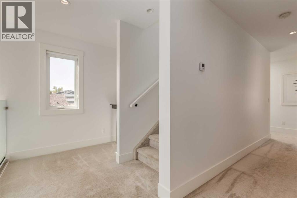 Single Family House for Sale in  Hendon Place NW Highwood Calgary 