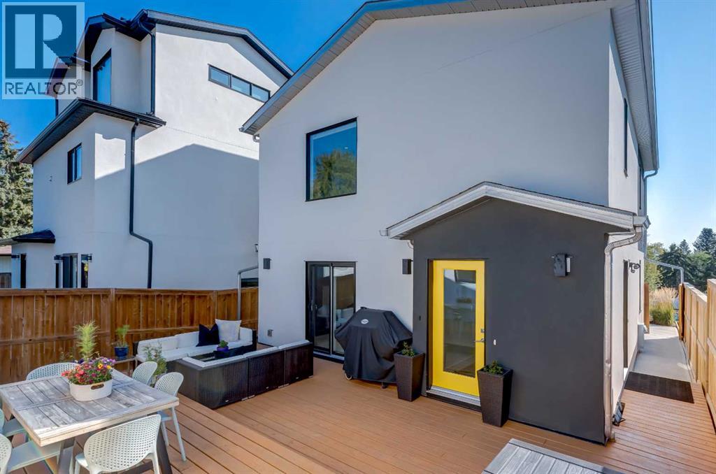 Single Family House for Sale in  Hendon Place NW Highwood Calgary 