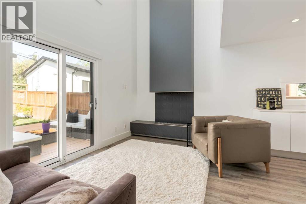 Single Family House for Sale in  Hendon Place NW Highwood Calgary 