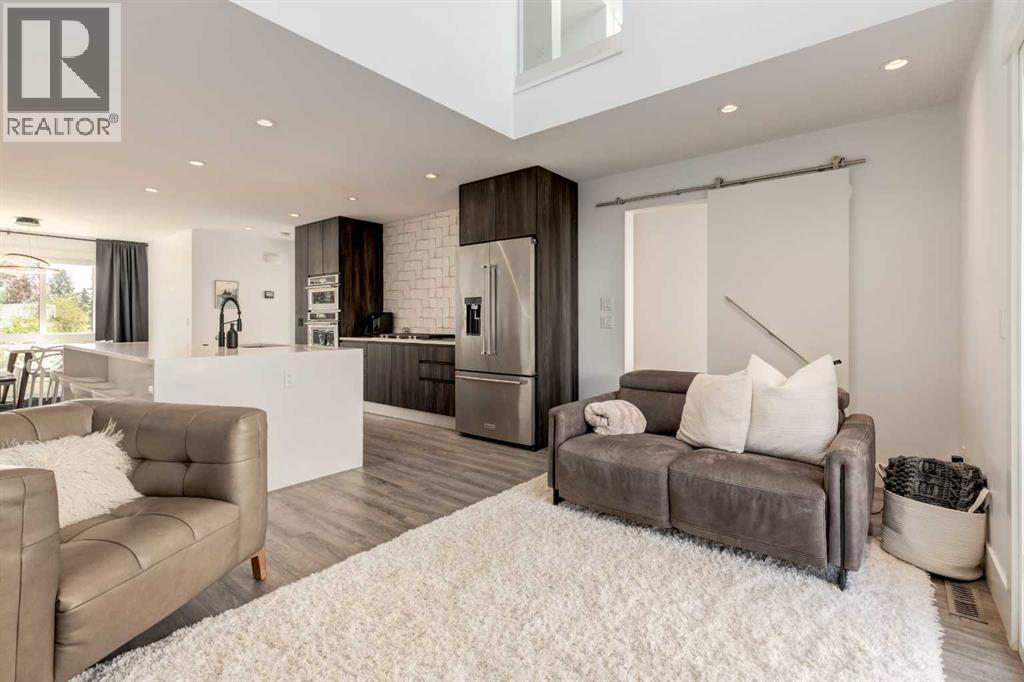 Single Family House for Sale in  Hendon Place NW Highwood Calgary 