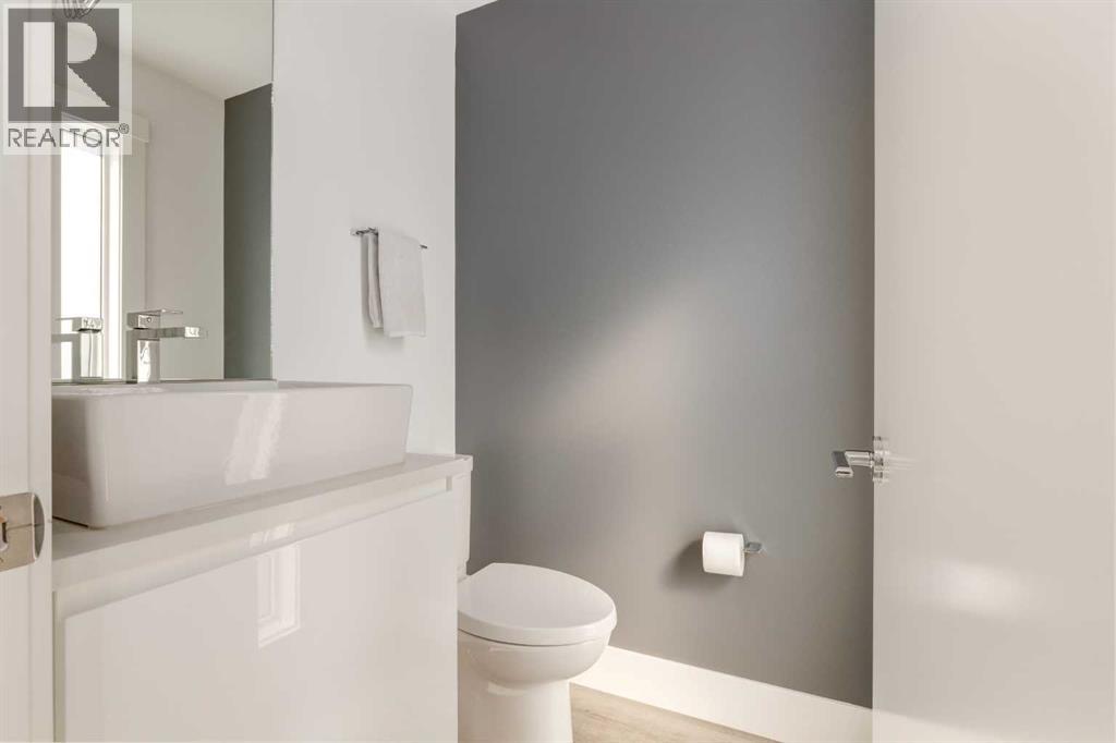 Single Family House for Sale in  Hendon Place NW Highwood Calgary 