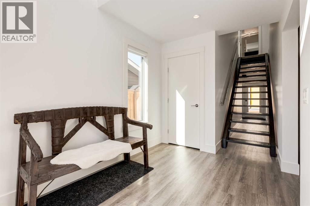 Single Family House for Sale in  Hendon Place NW Highwood Calgary 