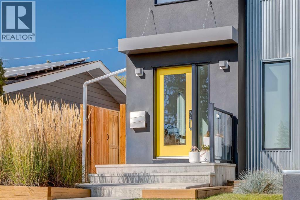 Single Family House for Sale in  Hendon Place NW Highwood Calgary 