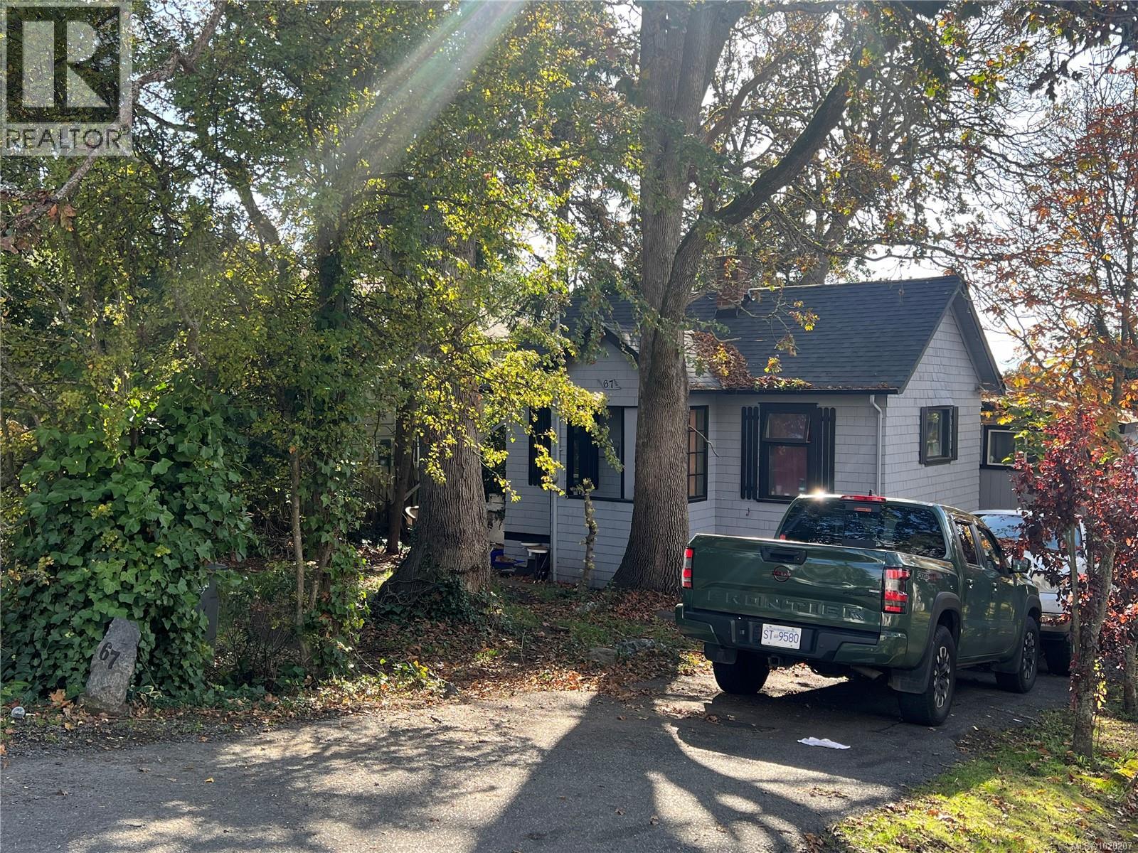  67 Cadillac Avenue, Saanich