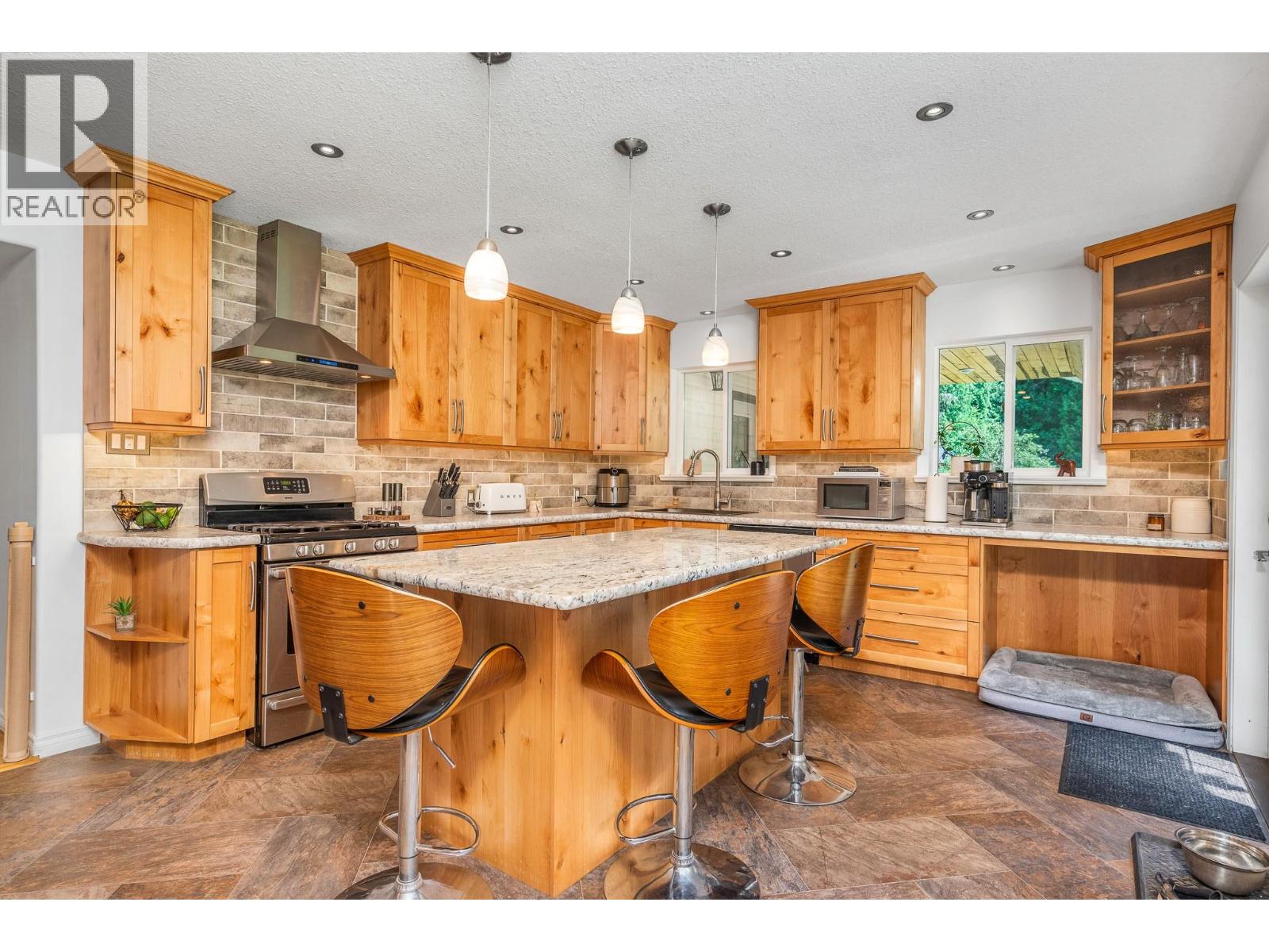 855 Salmon River Road, Salmon Arm