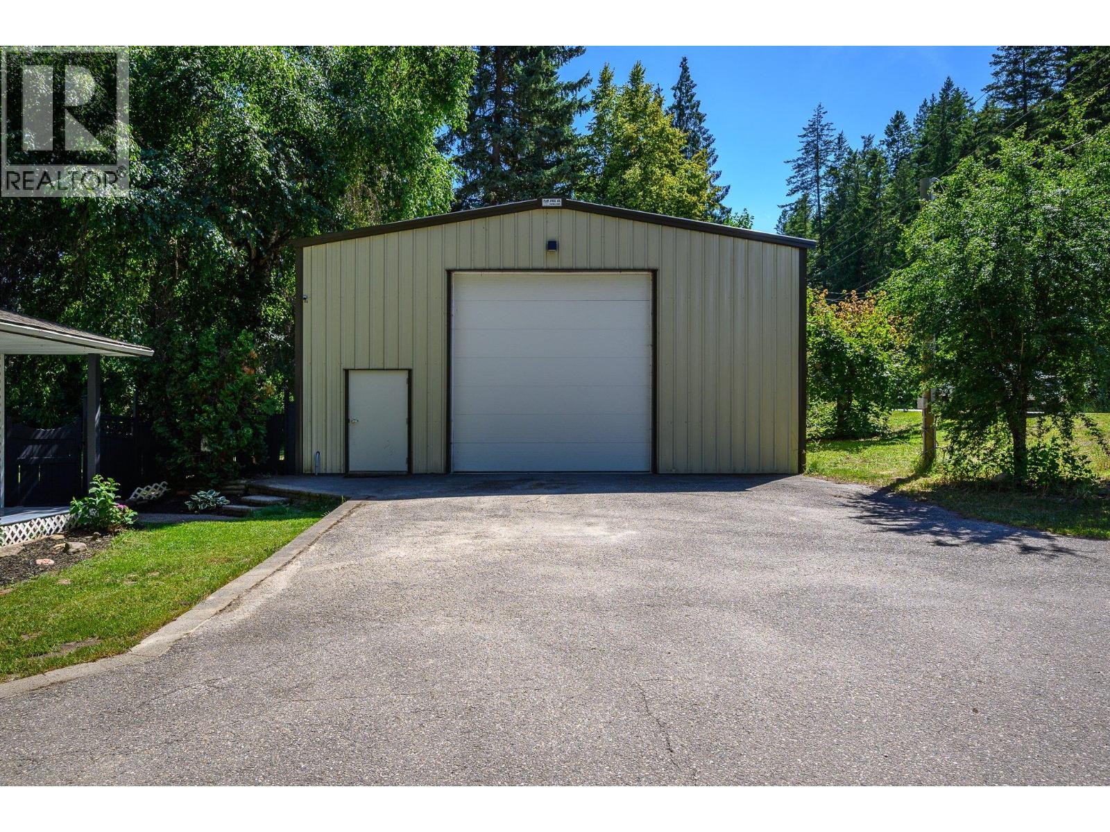 855 Salmon River Road, Salmon Arm