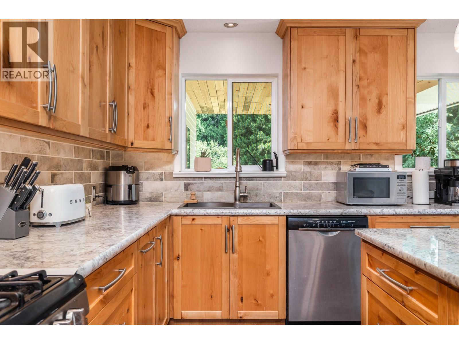 855 Salmon River Road, Salmon Arm