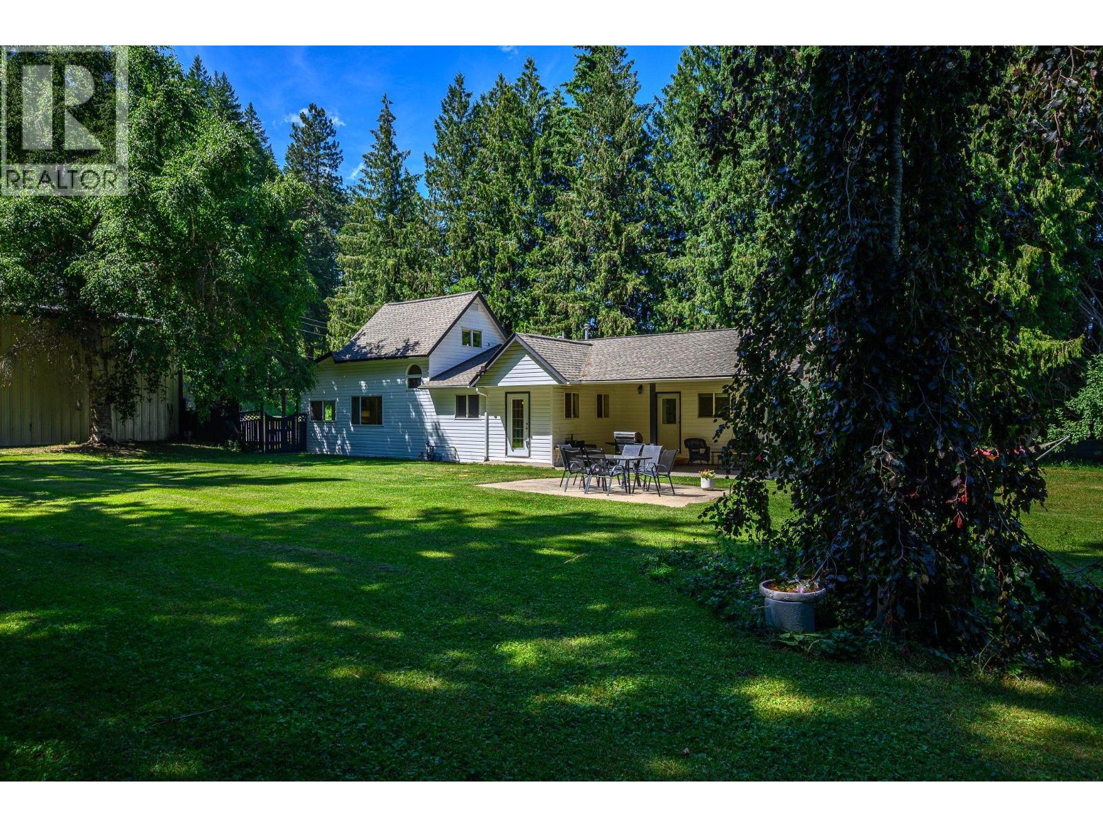 855 Salmon River Road, Salmon Arm