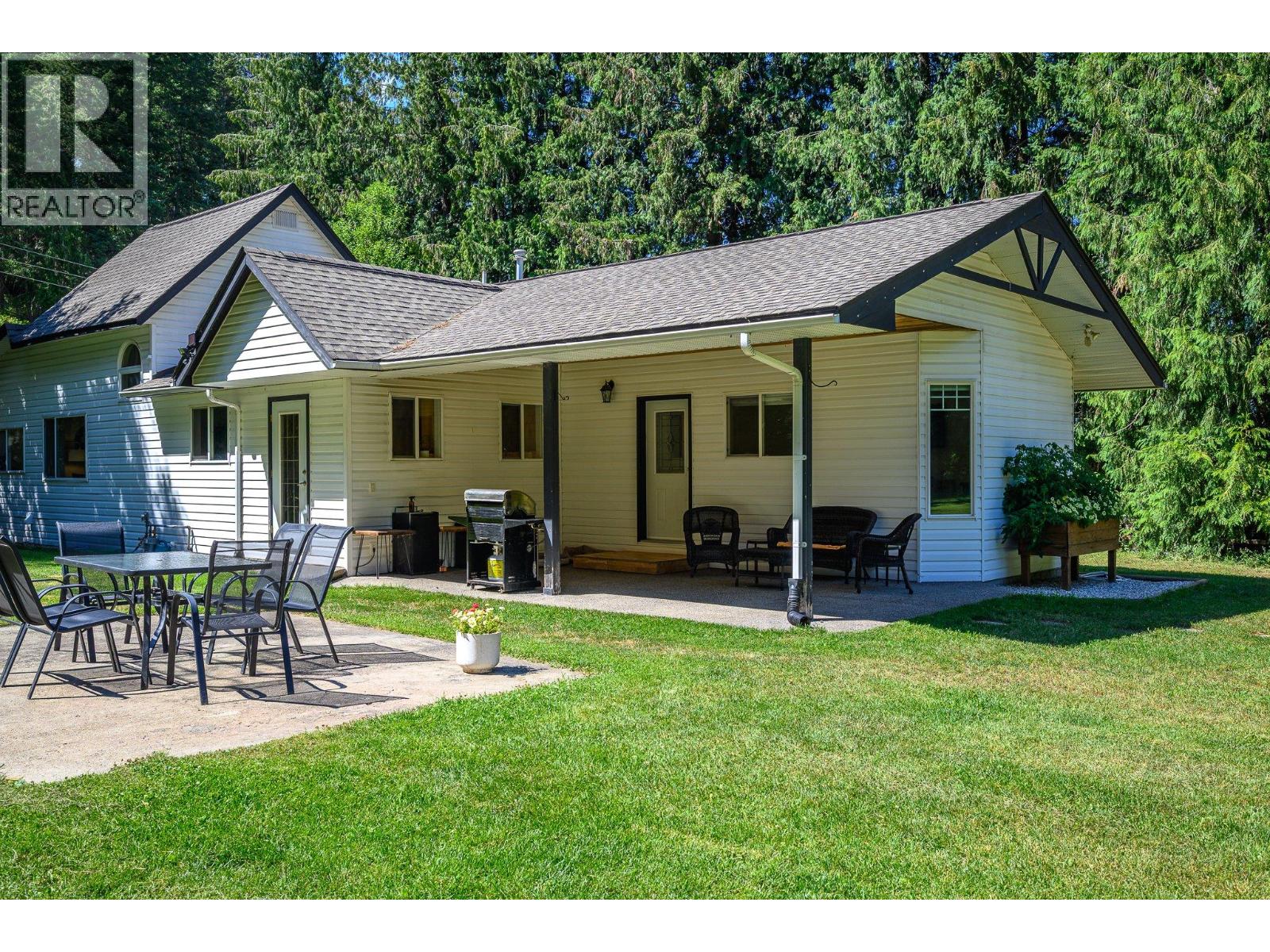 855 Salmon River Road, Salmon Arm