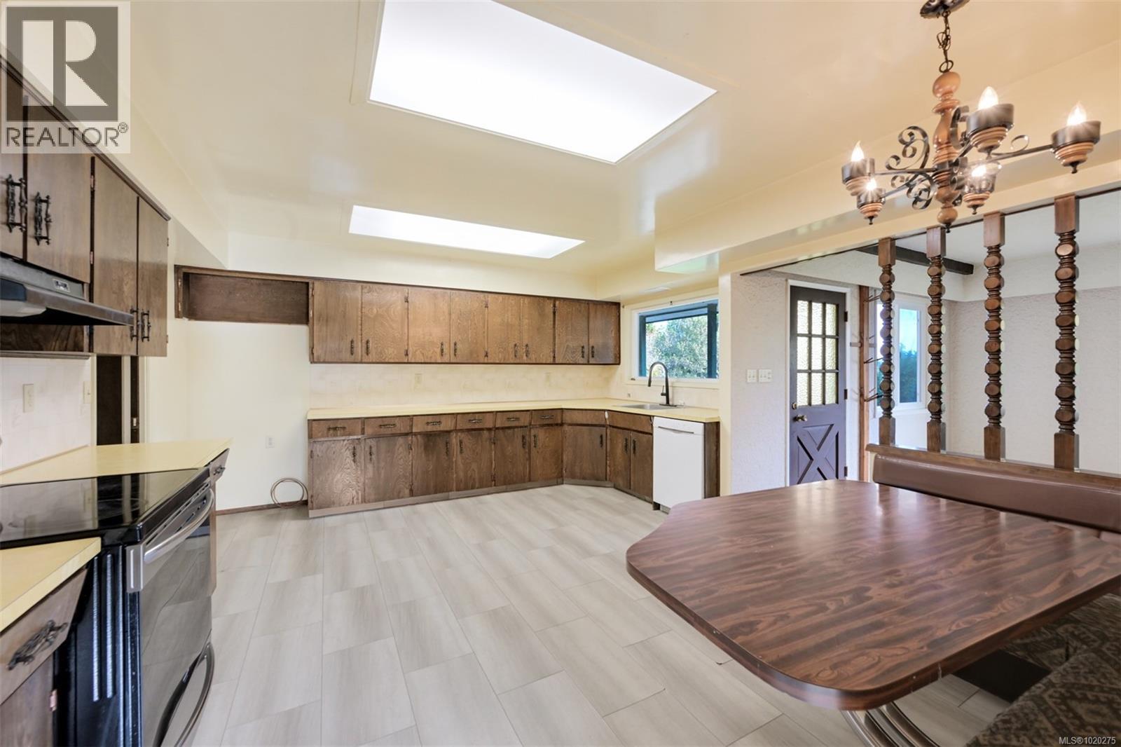 4203 Leeron Pl, Metchosin