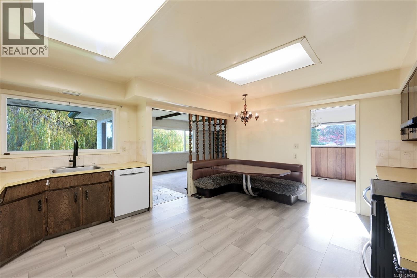 4203 Leeron Pl, Metchosin