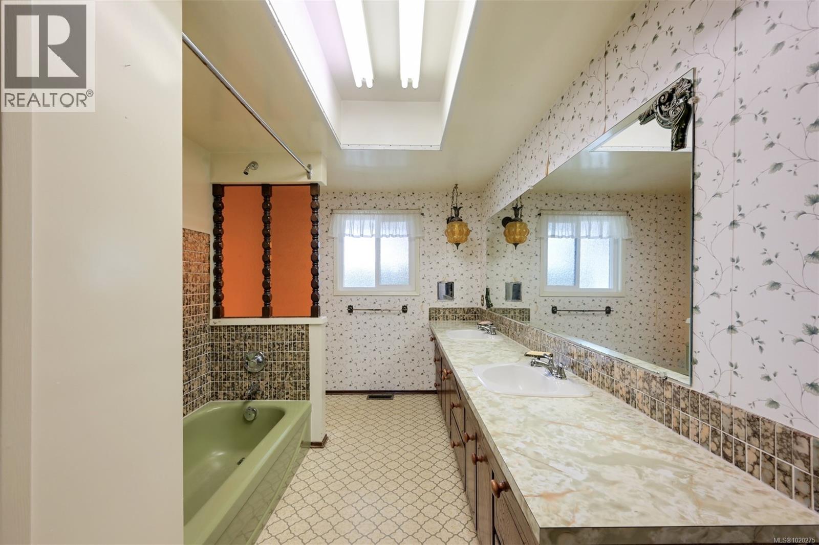 4203 Leeron Pl, Metchosin