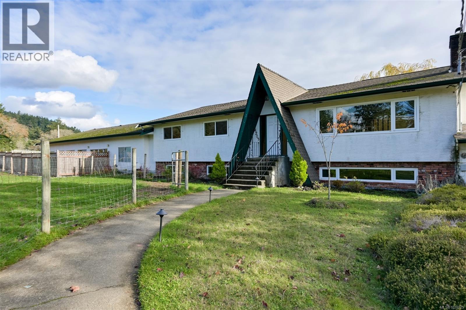 4203 Leeron Pl, Metchosin