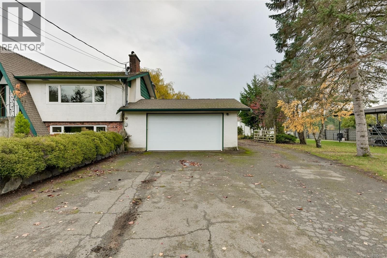 4203 Leeron Pl, Metchosin