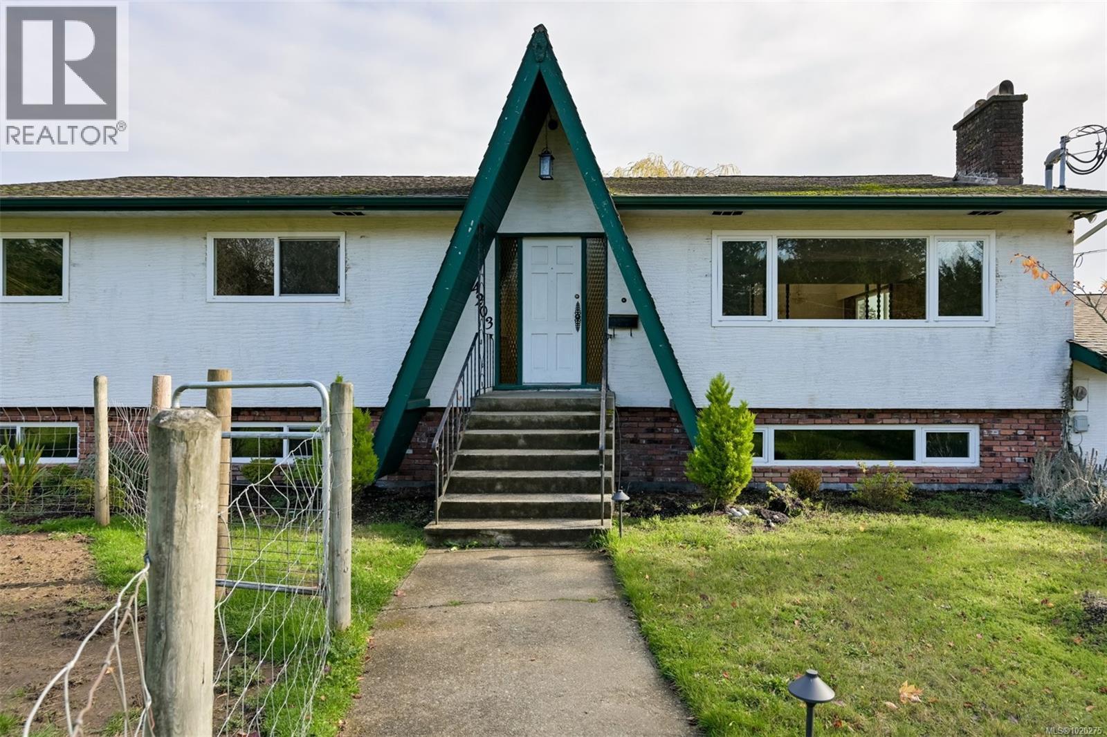 4203 Leeron Pl, Metchosin