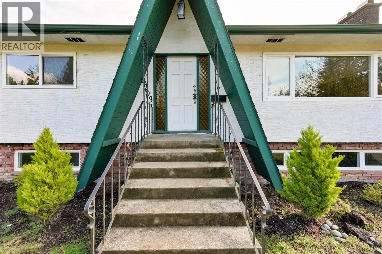 4203 Leeron Pl, Metchosin