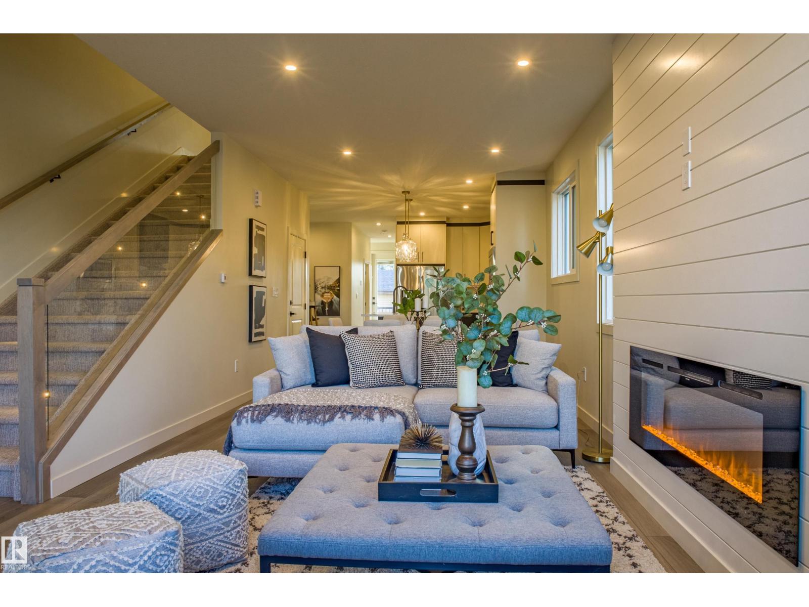 9811 155 ST NW, Edmonton