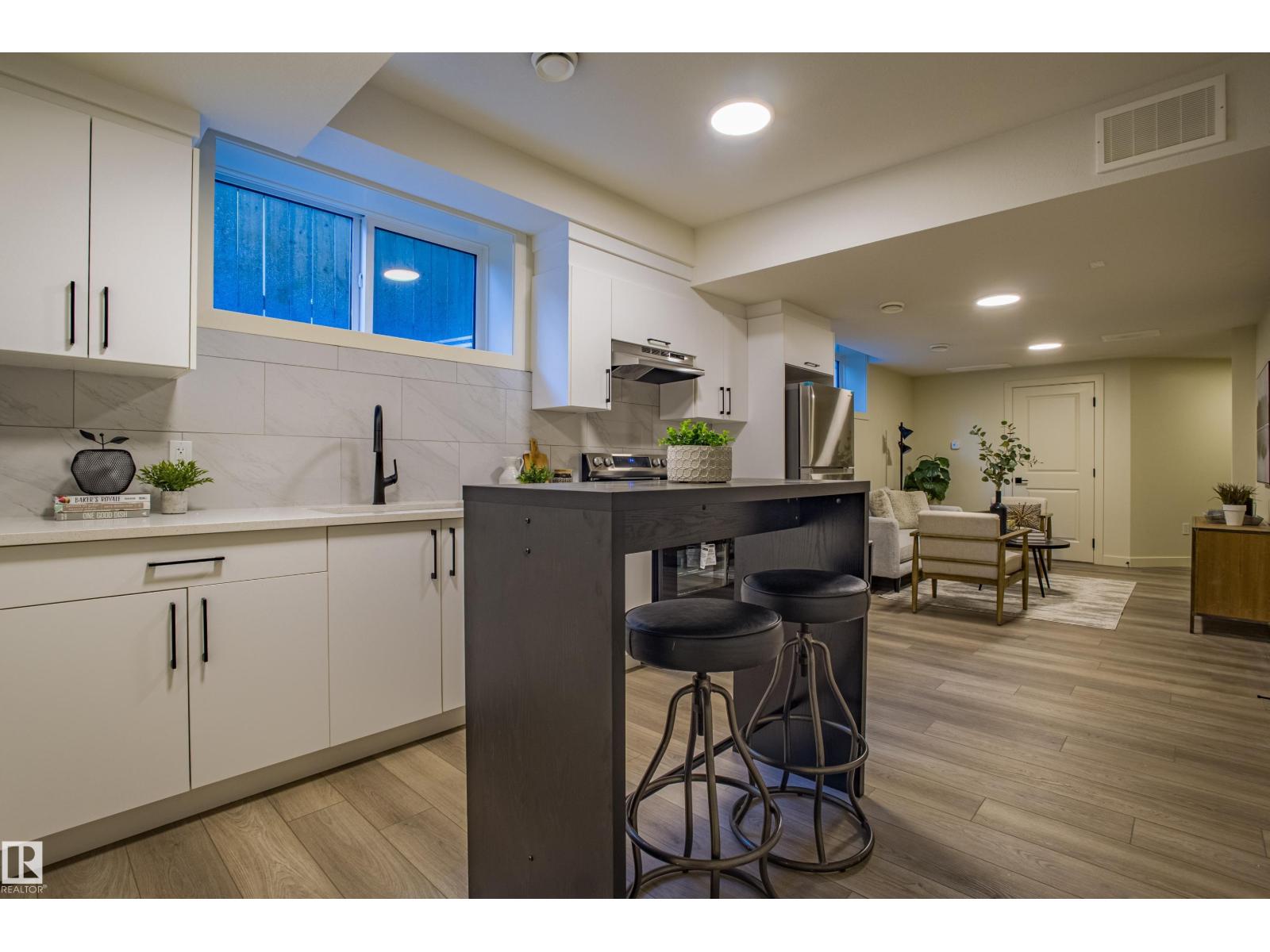 9811 155 ST NW, Edmonton