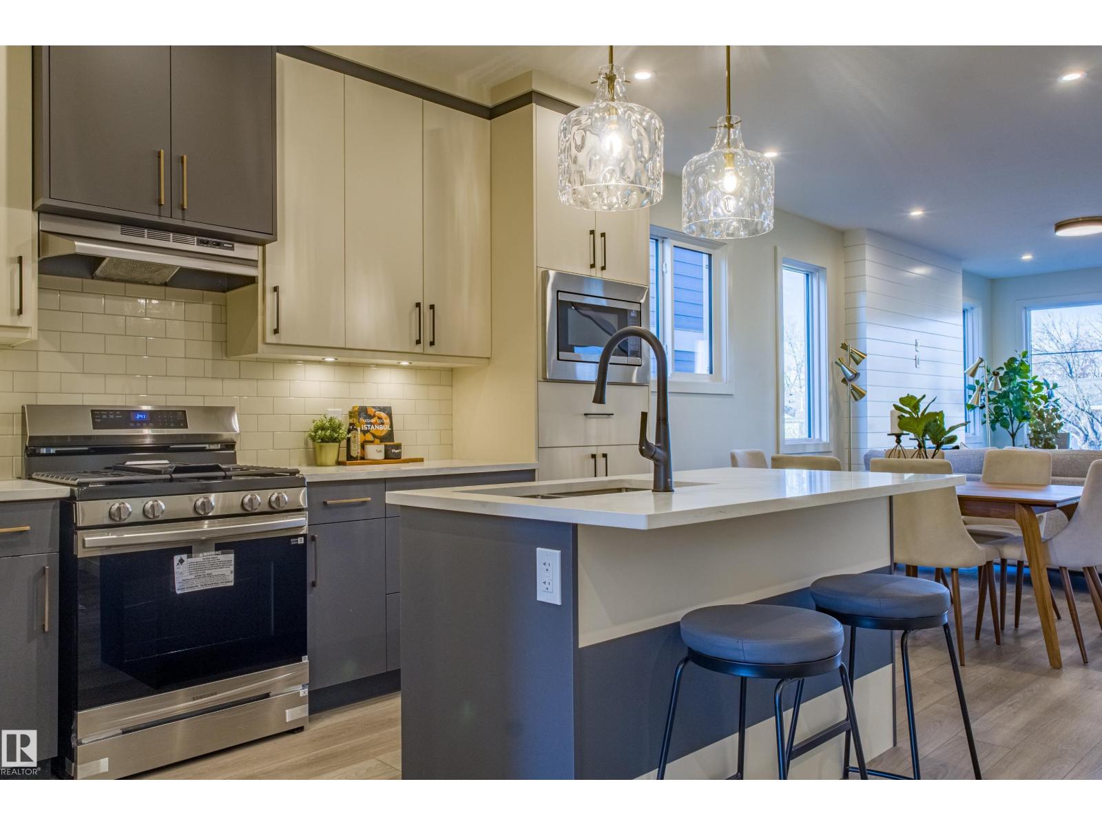 9811 155 ST NW, Edmonton