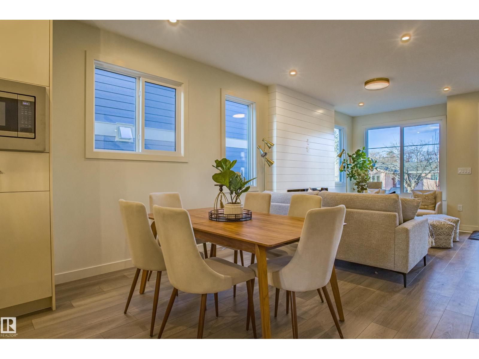 9811 155 ST NW, Edmonton