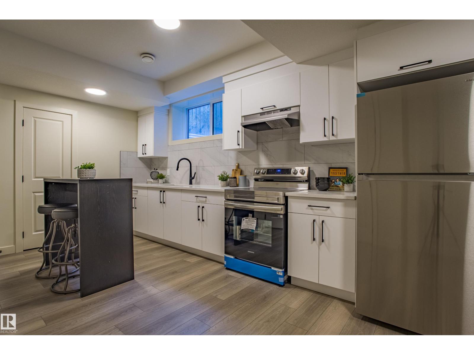 9811 155 ST NW, Edmonton