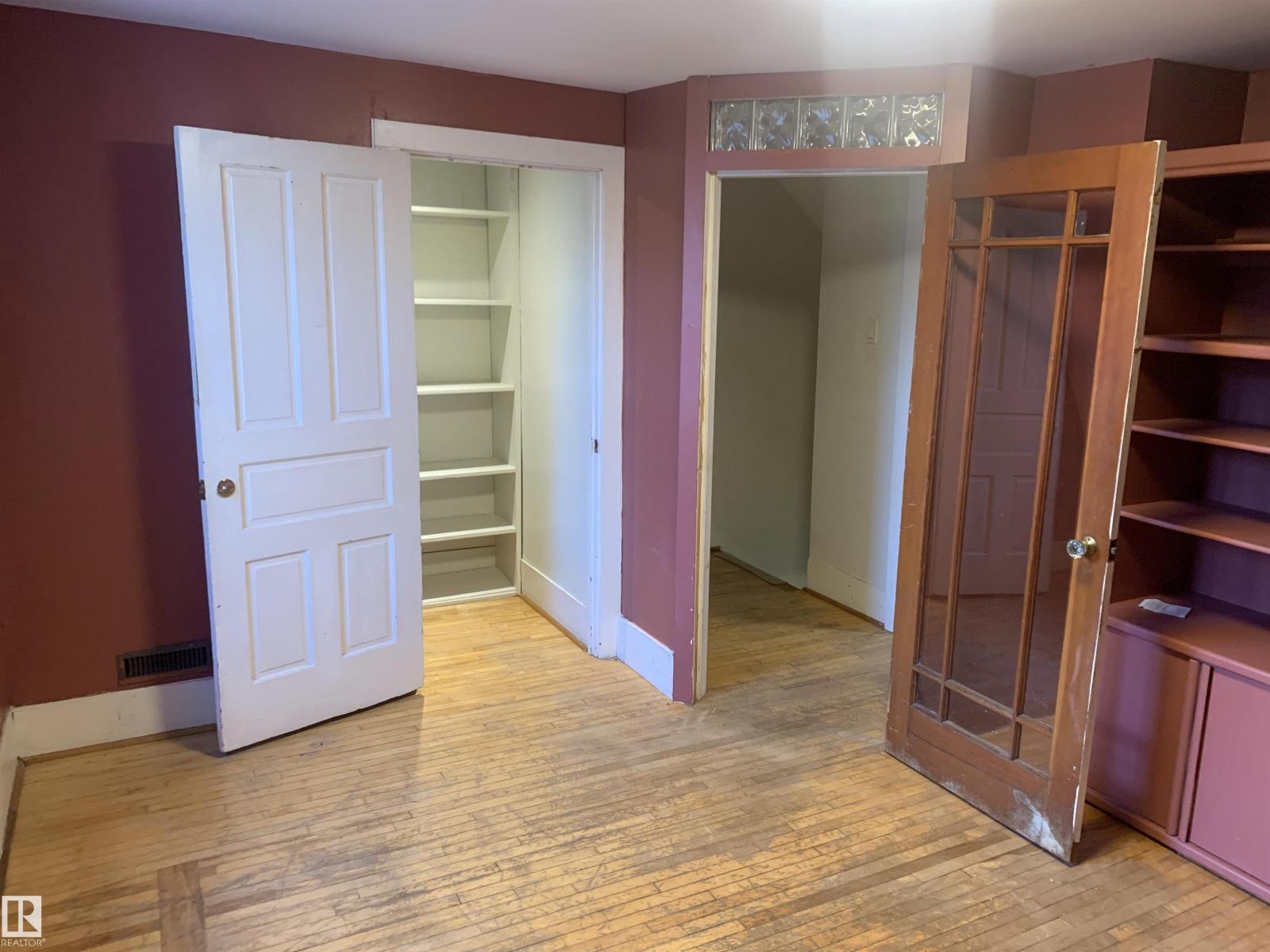 9747 90 AV NW, Edmonton