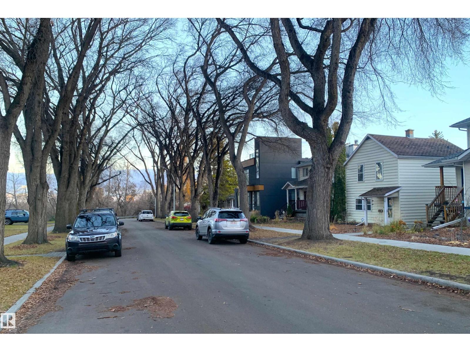 9747 90 AV NW, Edmonton