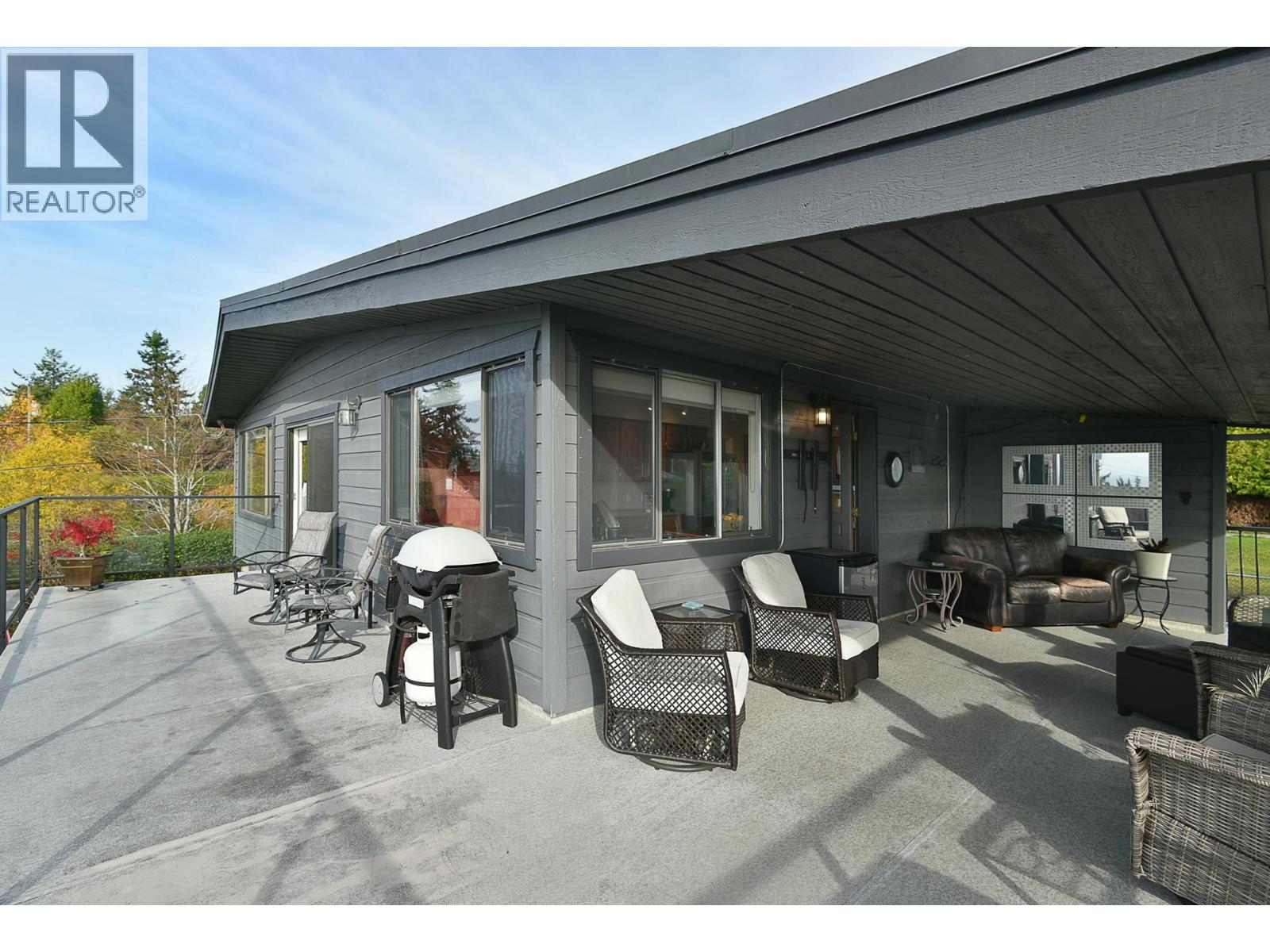 4926 LAUREL AVENUE, Sechelt
