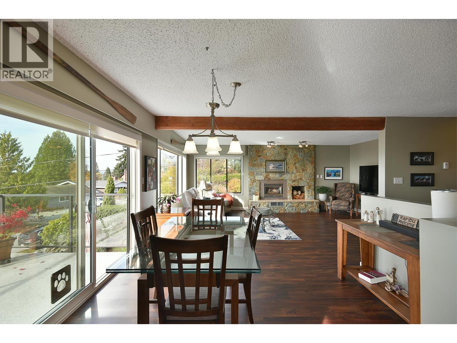 4926 LAUREL AVENUE, Sechelt