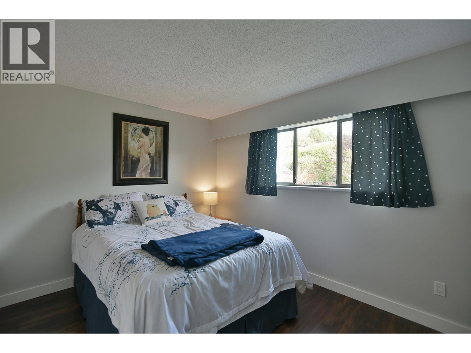 4926 LAUREL AVENUE, Sechelt