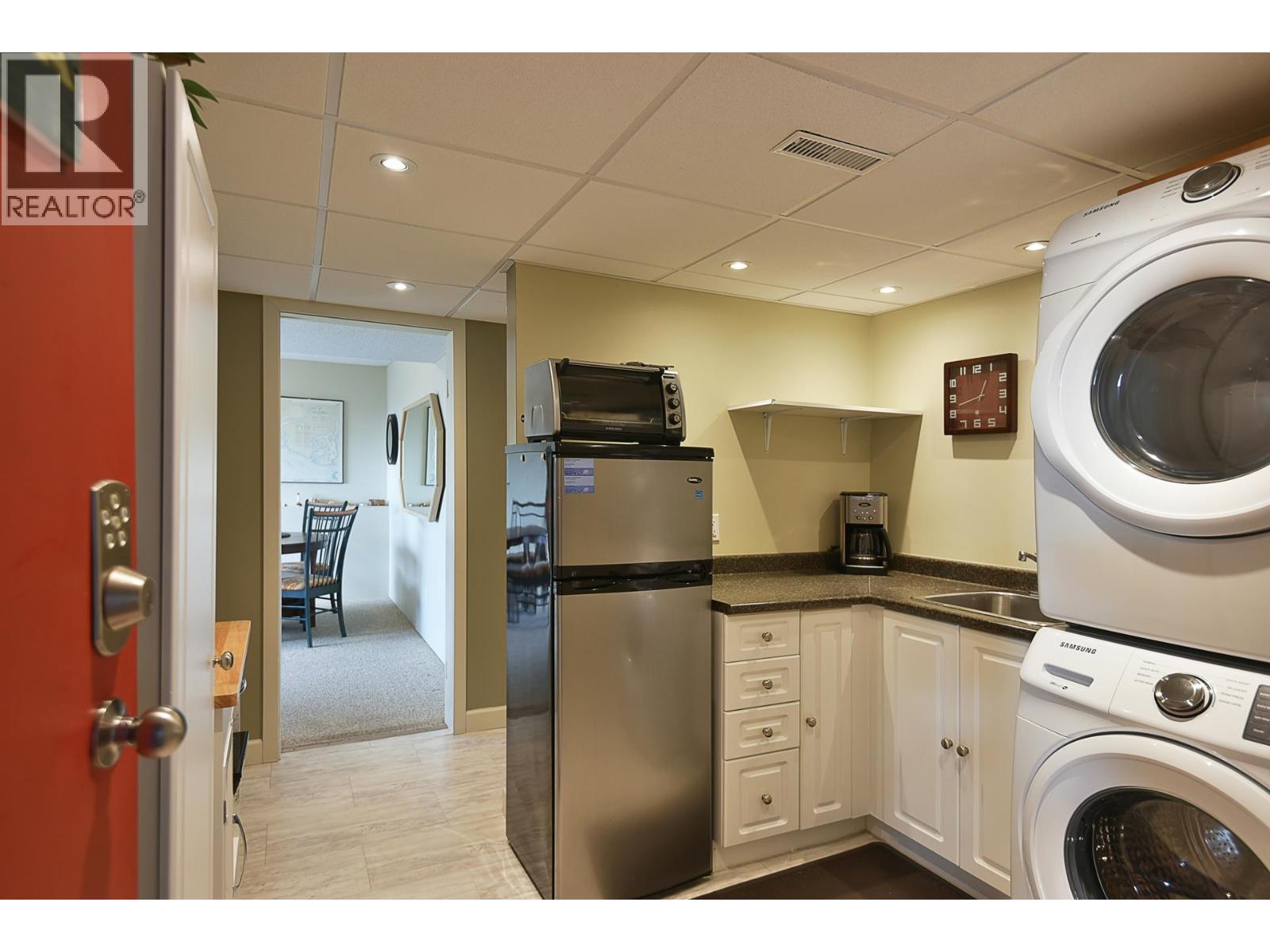 4926 LAUREL AVENUE, Sechelt