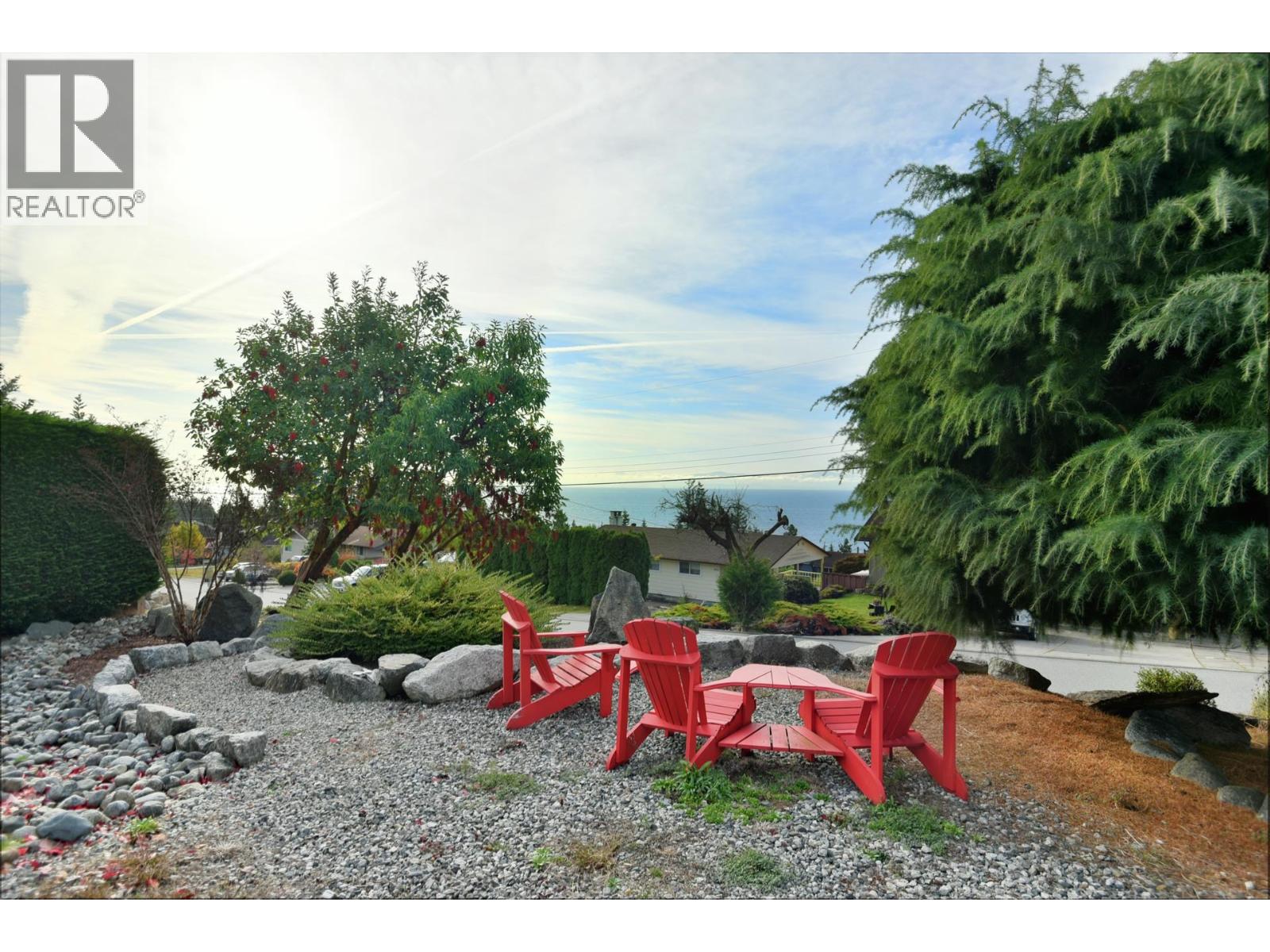 4926 LAUREL AVENUE, Sechelt