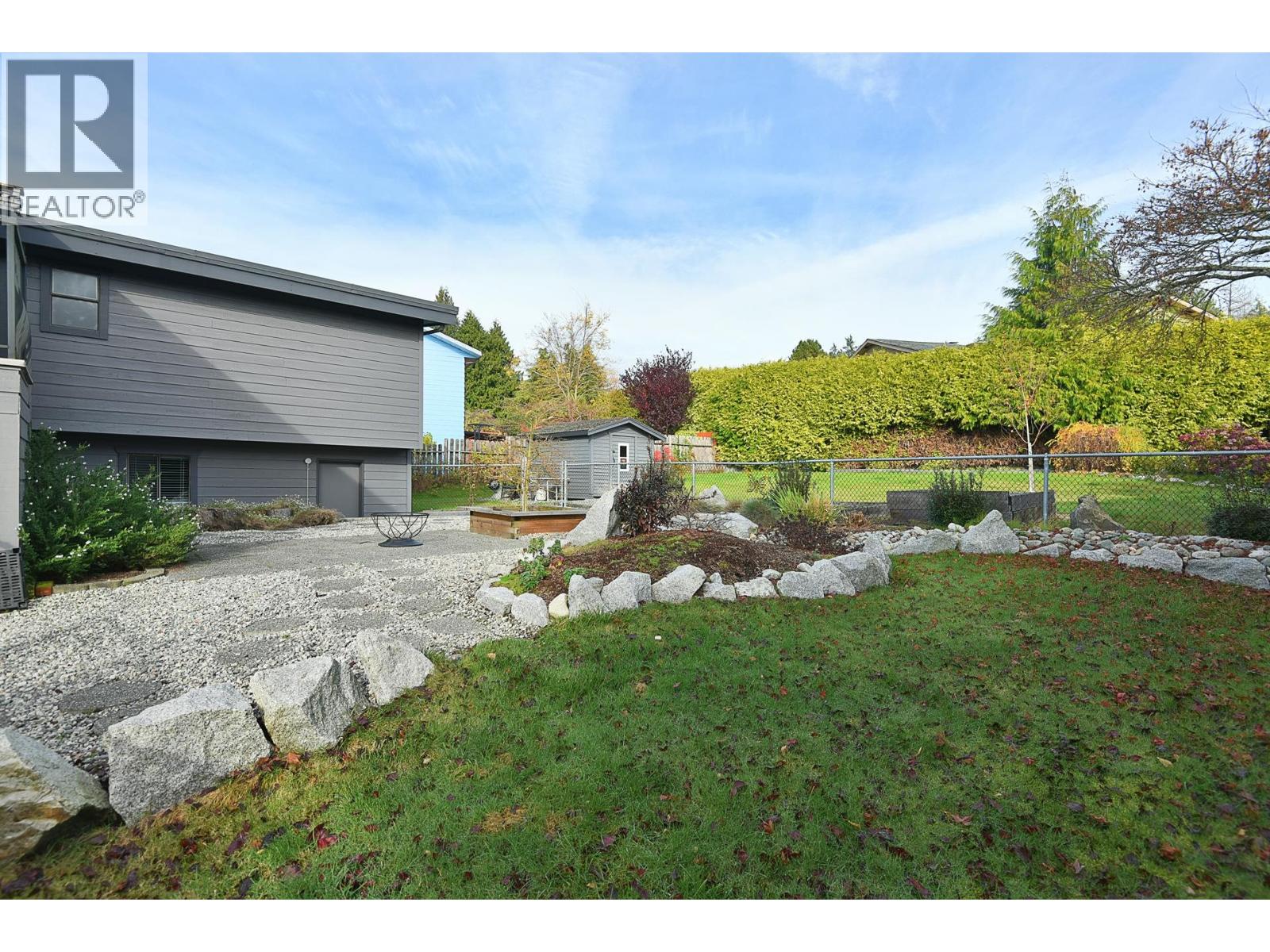 4926 LAUREL AVENUE, Sechelt