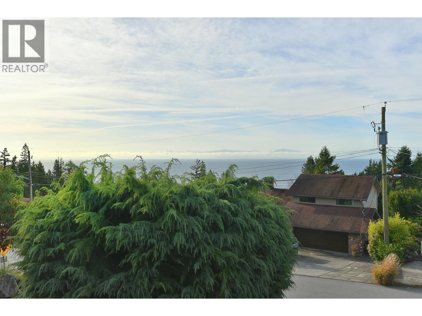 4926 LAUREL AVENUE, Sechelt