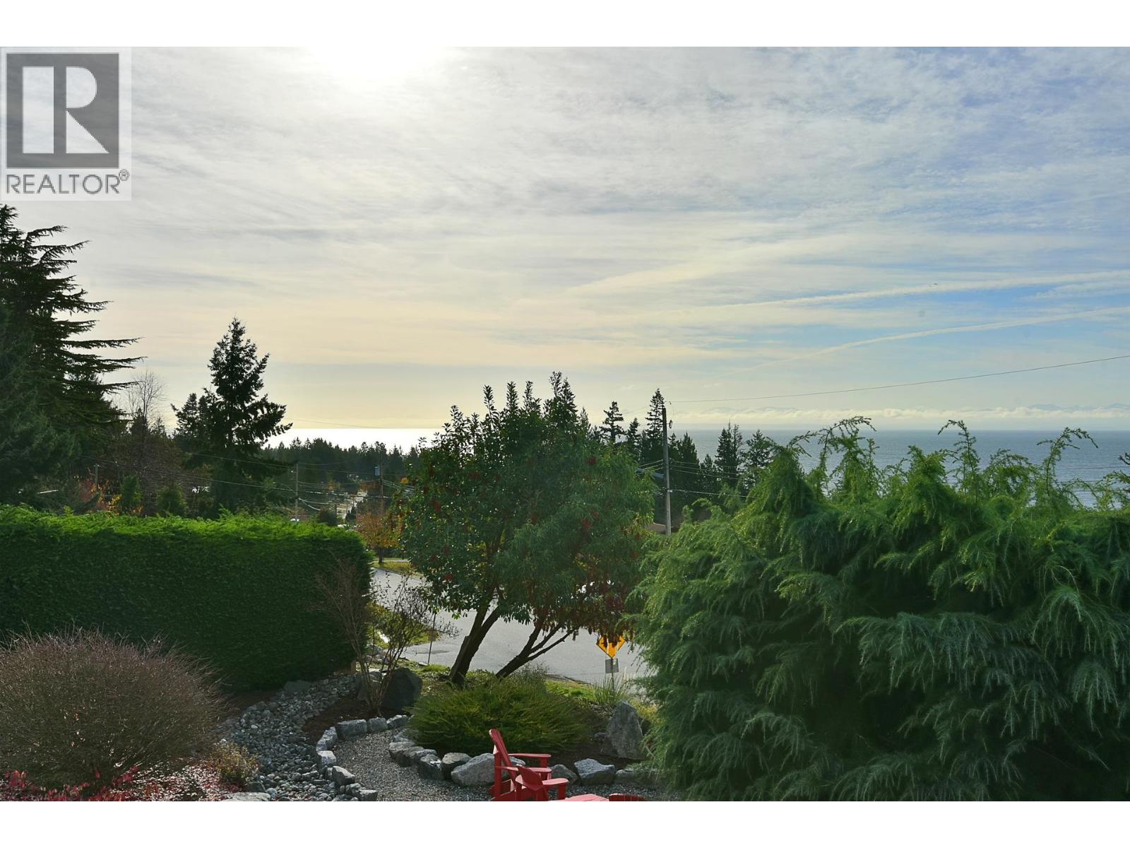 4926 LAUREL AVENUE, Sechelt