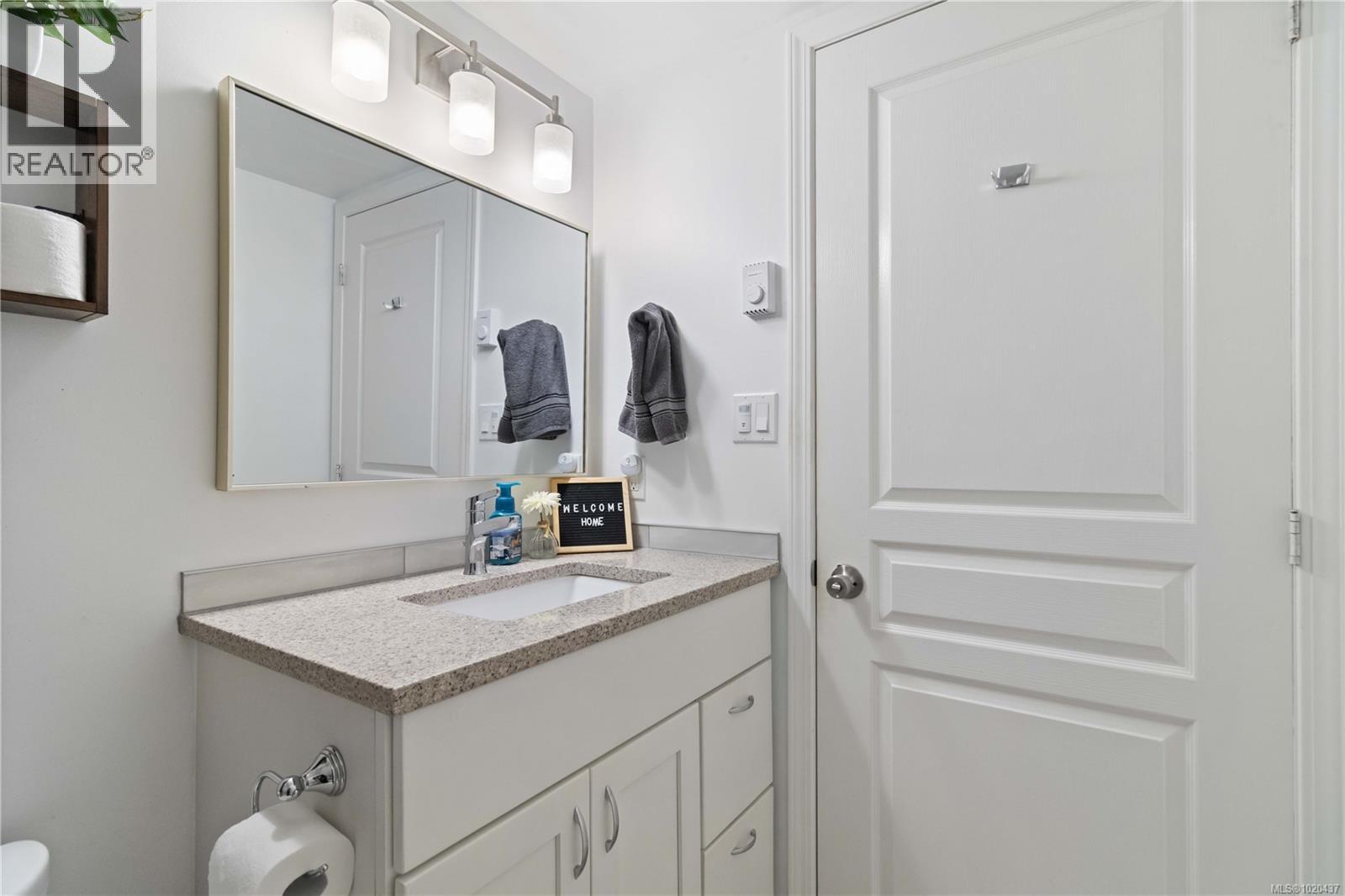 206 898 Vernon Ave, Saanich