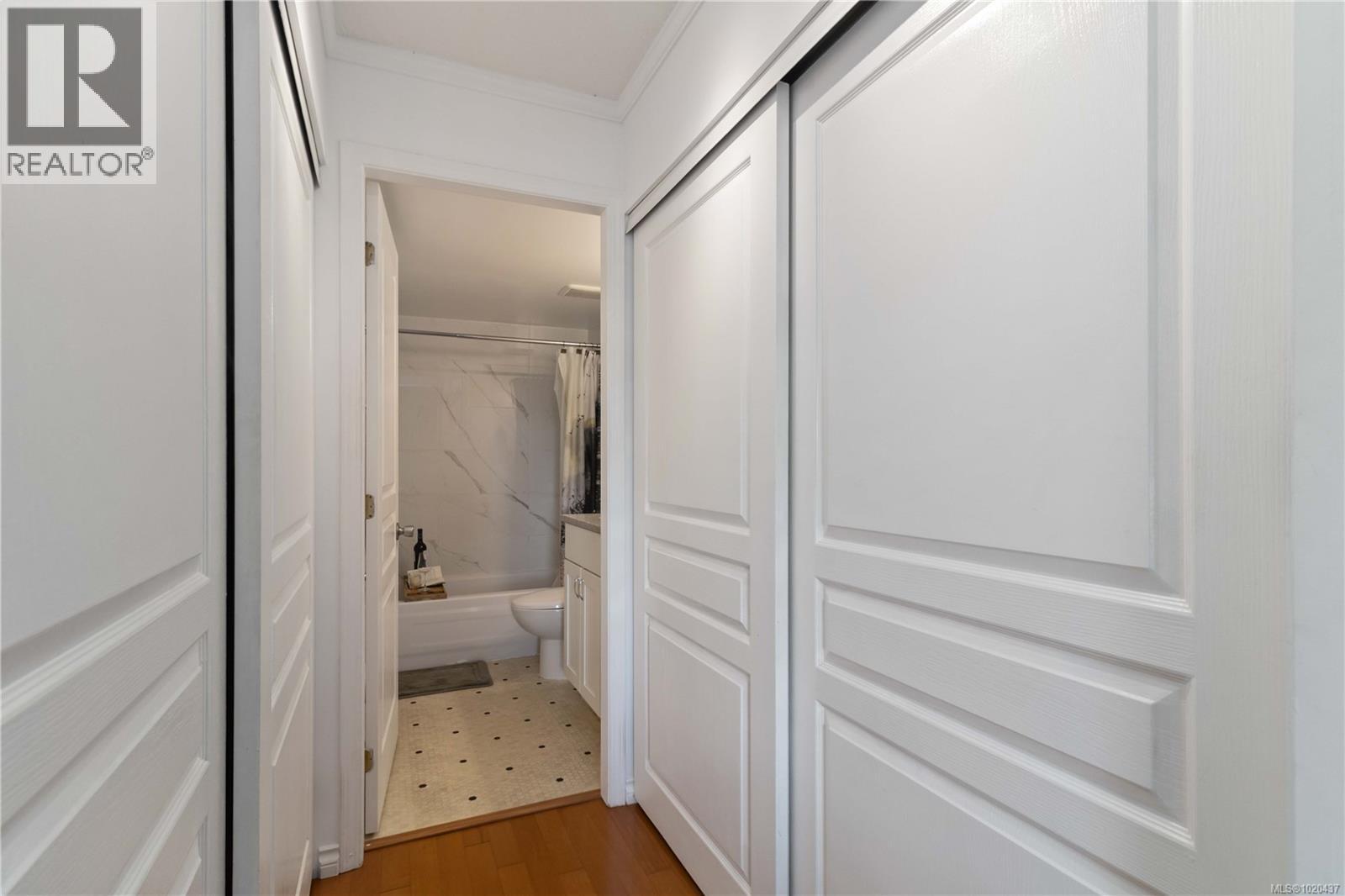 206 898 Vernon Ave, Saanich