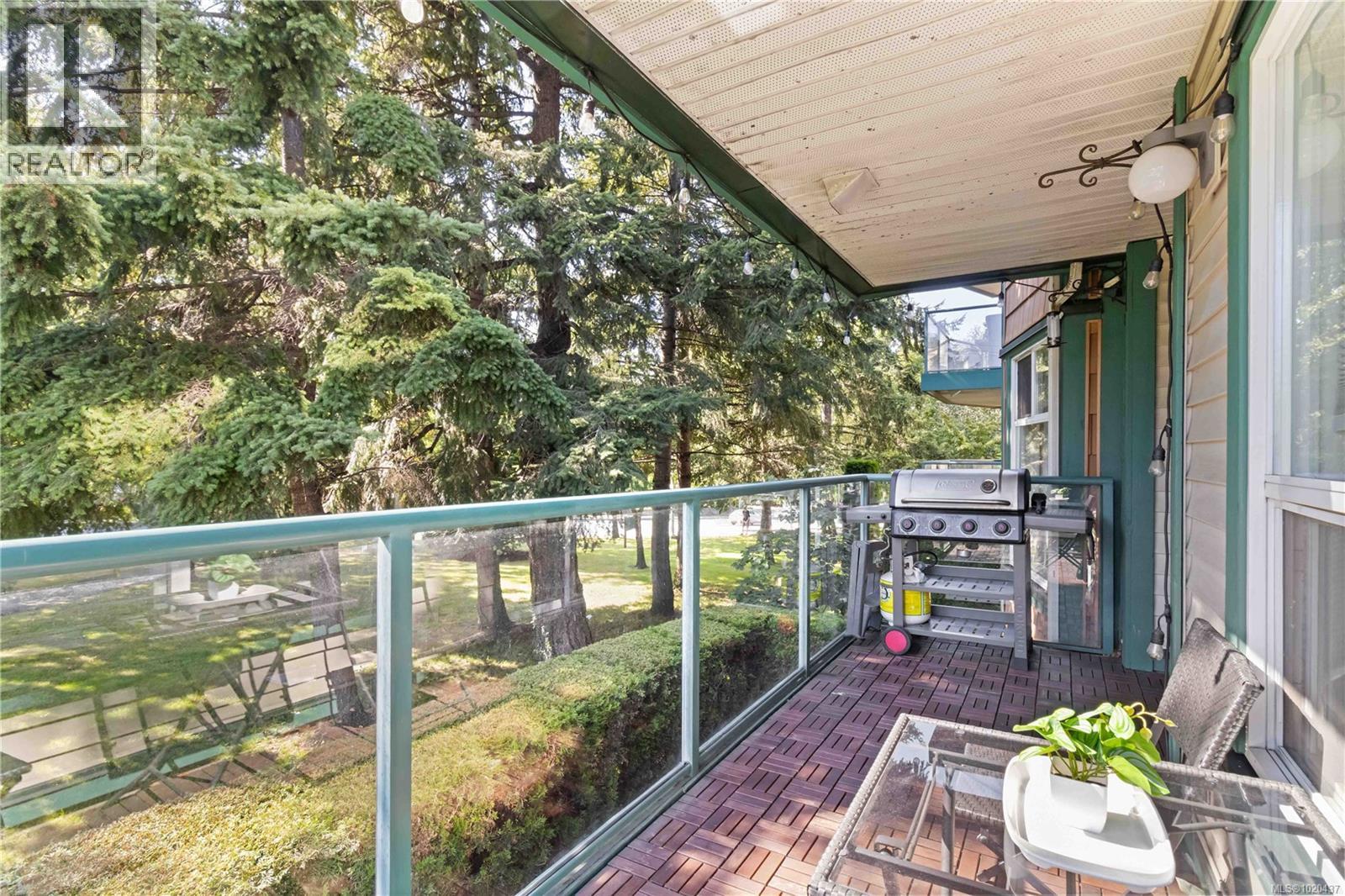 206 898 Vernon Ave, Saanich