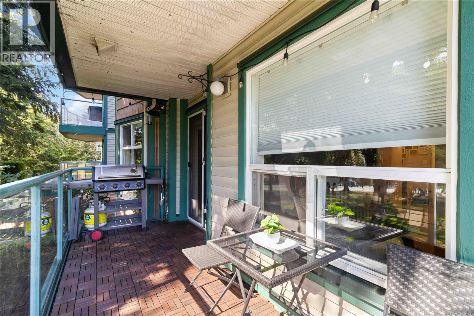 206 898 Vernon Ave, Saanich