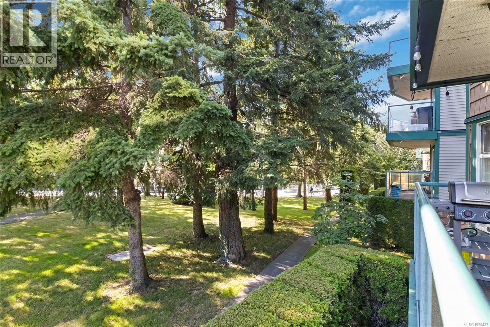 206 898 Vernon Ave, Saanich