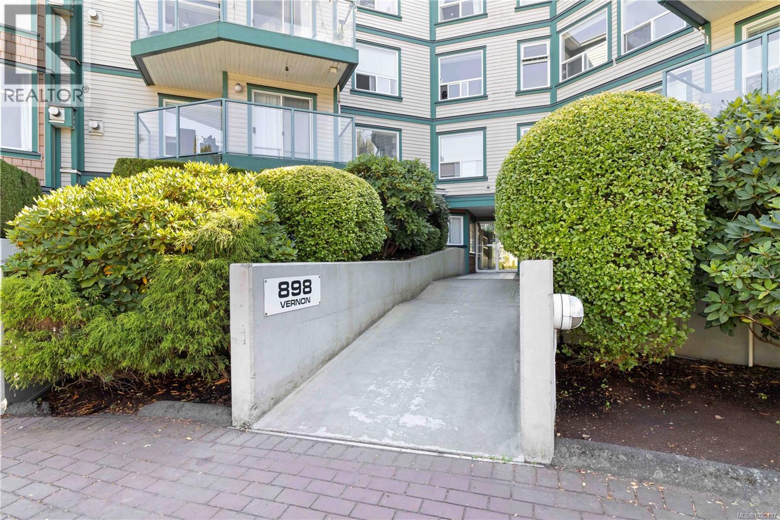 206 898 Vernon Ave, Saanich