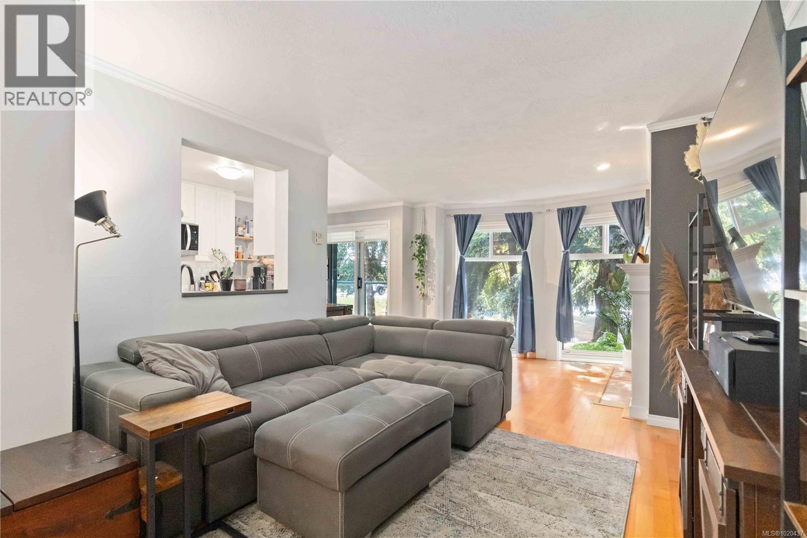 206 898 Vernon Ave, Saanich