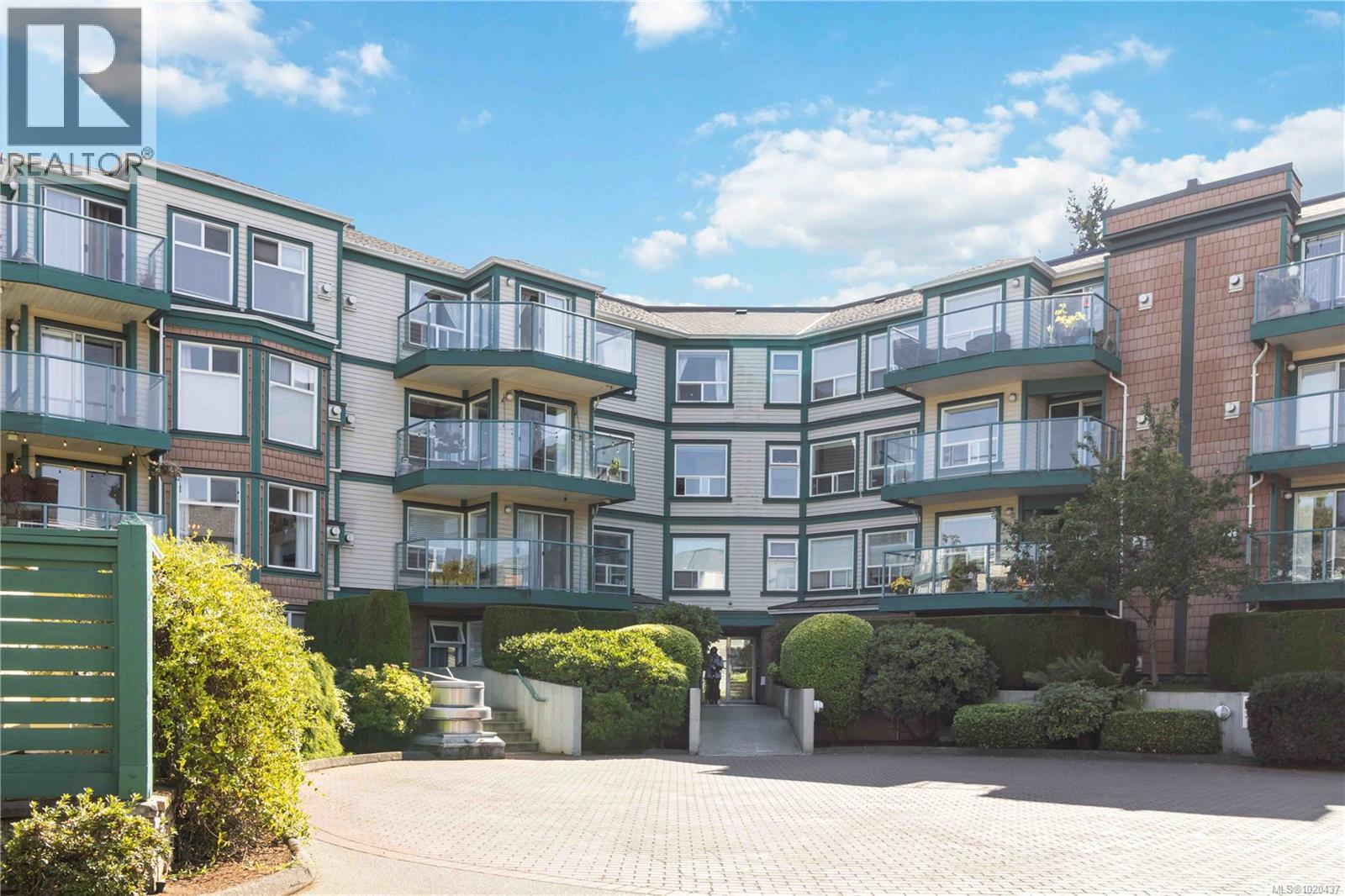 206 898 Vernon Ave, Saanich