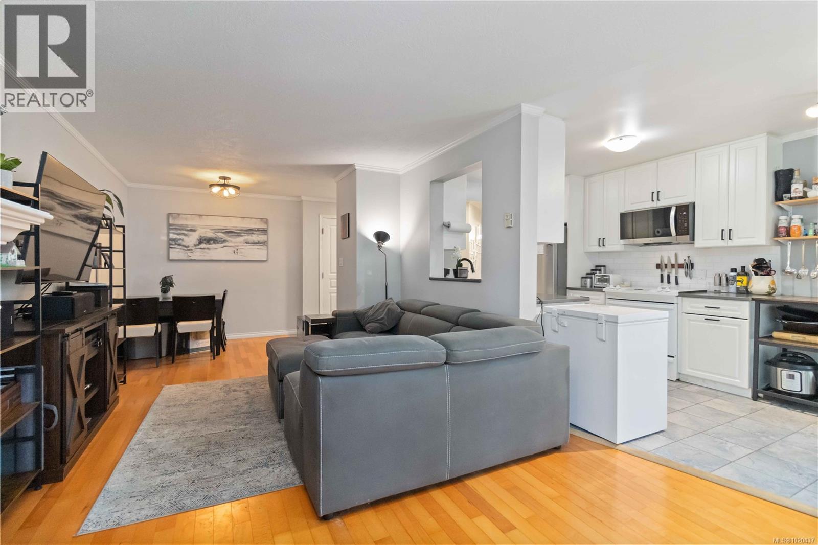 206 898 Vernon Ave, Saanich