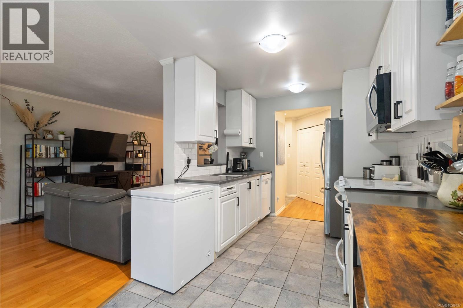 206 898 Vernon Ave, Saanich