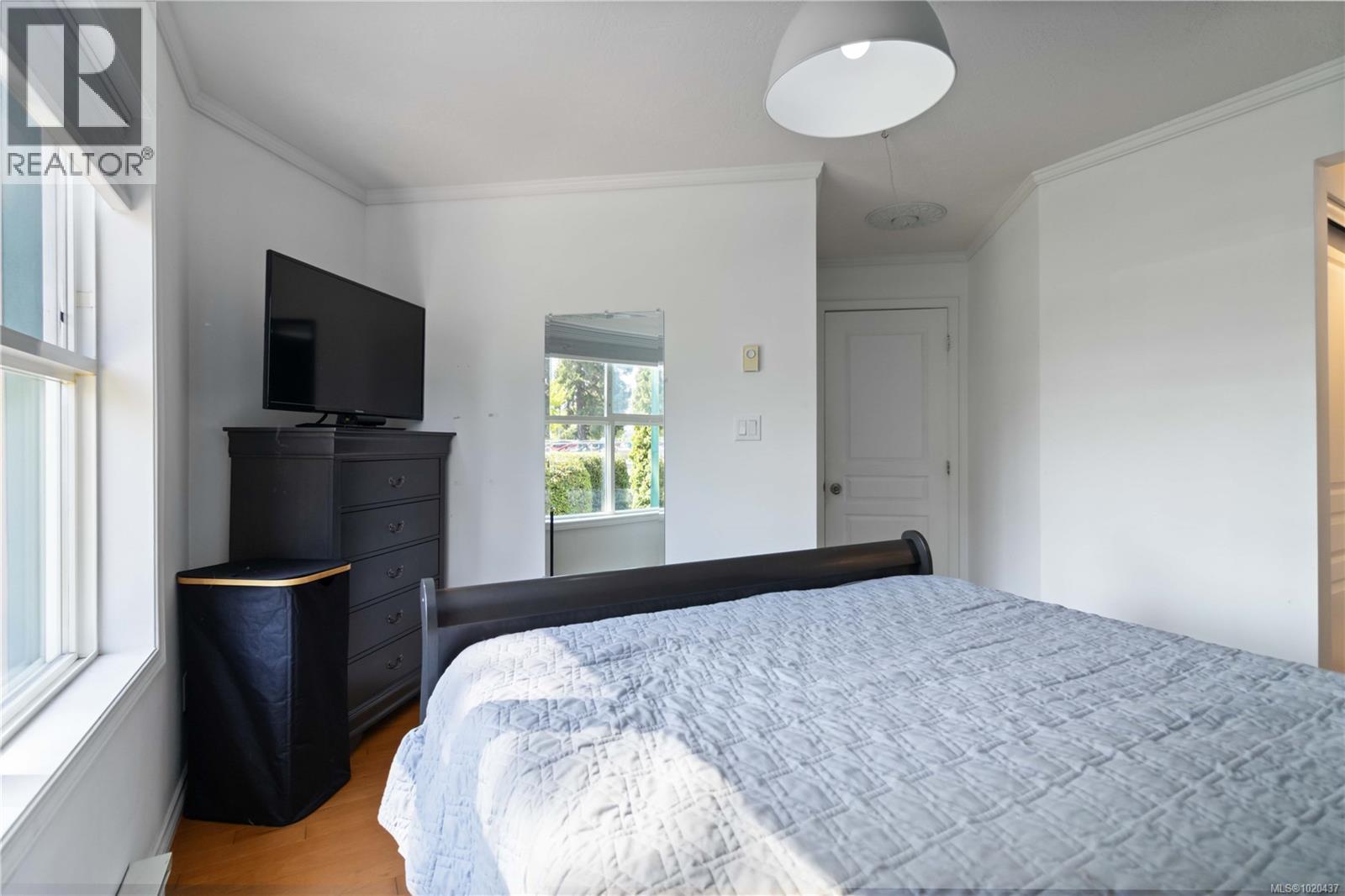 206 898 Vernon Ave, Saanich