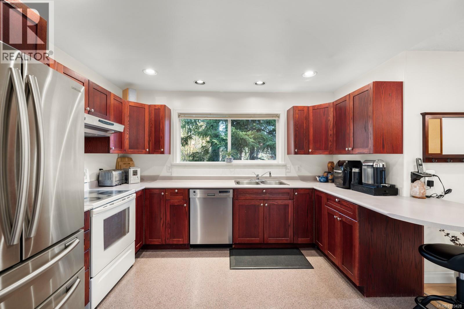 77 Chilco Ridge Pl, View Royal