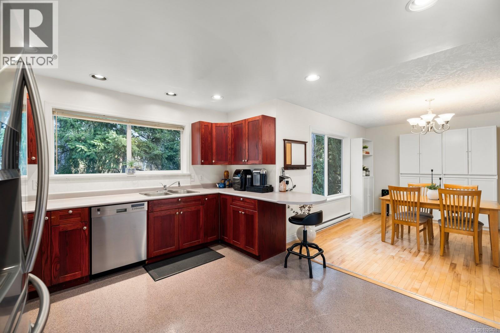 77 Chilco Ridge Pl, View Royal