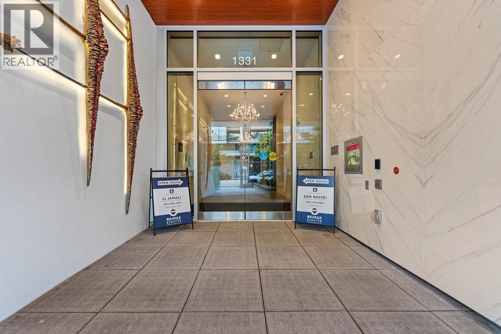 301 1331 MARINE DRIVE, West Vancouver